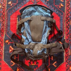 Vintage Y2K Arc’Teryx M20 Ski Snowboard Backpack